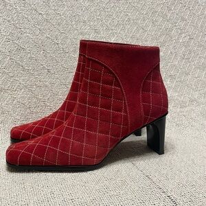 WHITE MOUNTAIN WOMEN’S RED SUEDE ANKLE BOOTIES SIZE 6